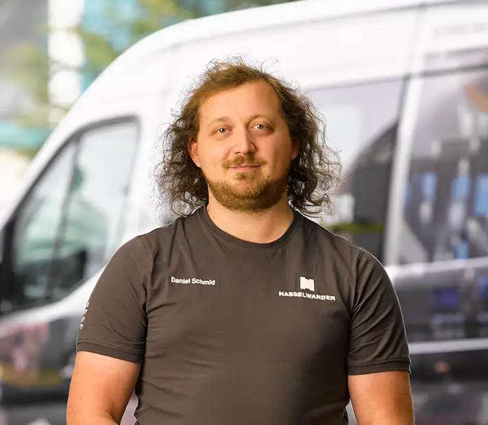 Daniel Schmid, Geselle und Monteur bei der Schreinerei Hasselwander.