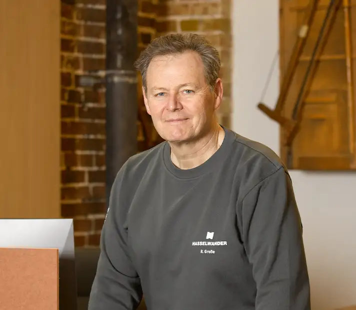 Ralf Große aus der Arbeitsvorbereitung der Schreinerei Hasselwander.